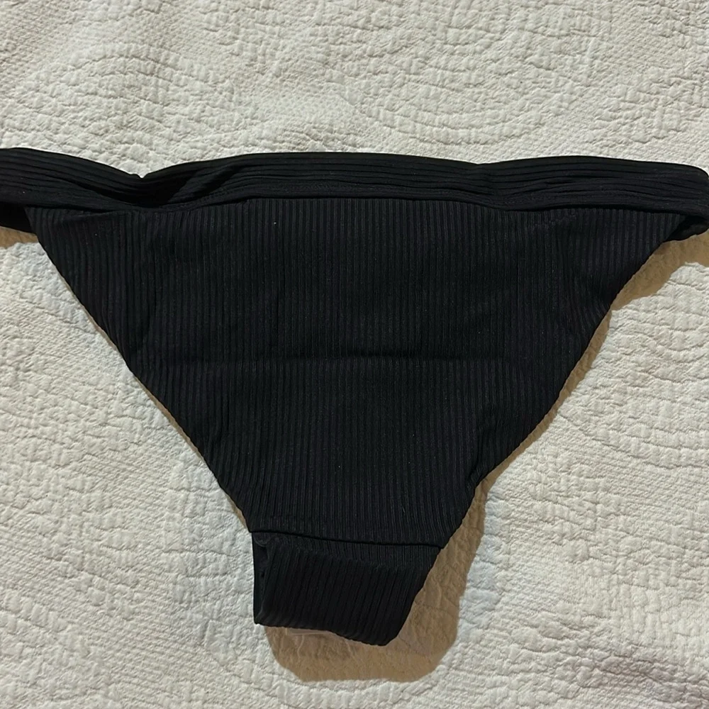 Andie Banded Cheeky Bottom. NWT. Medium